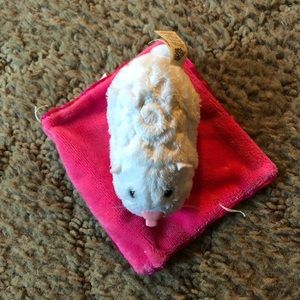 4 Zhu-Zhu Pets w/ 2 Blankets